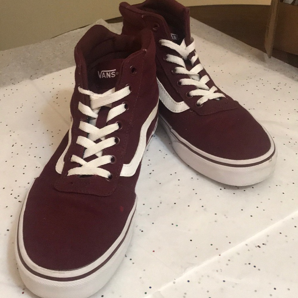 Ladies VAN’s. Color - Maroon & white
